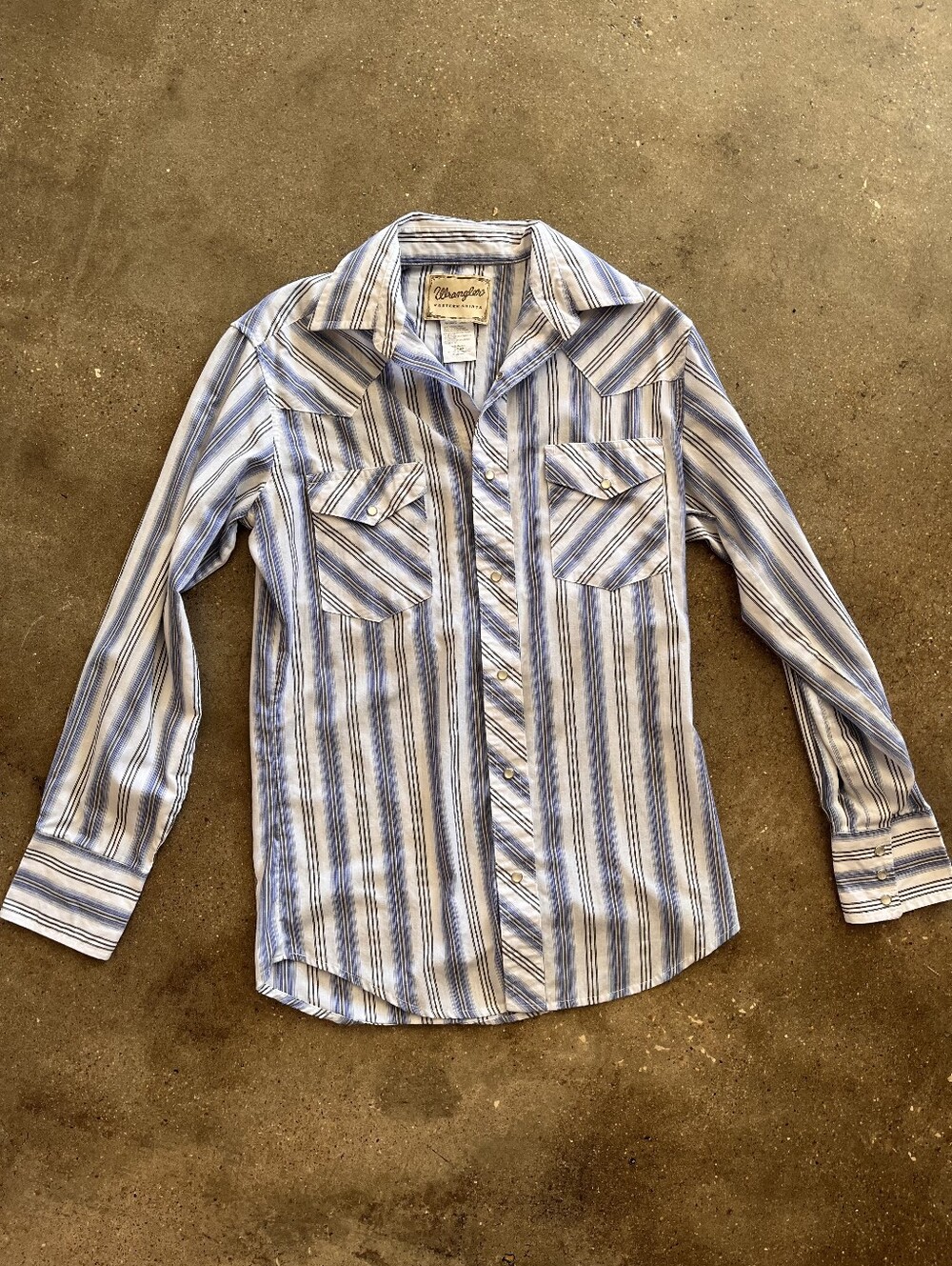 Wrangler Womans Blue & White Striped Western Button-Down